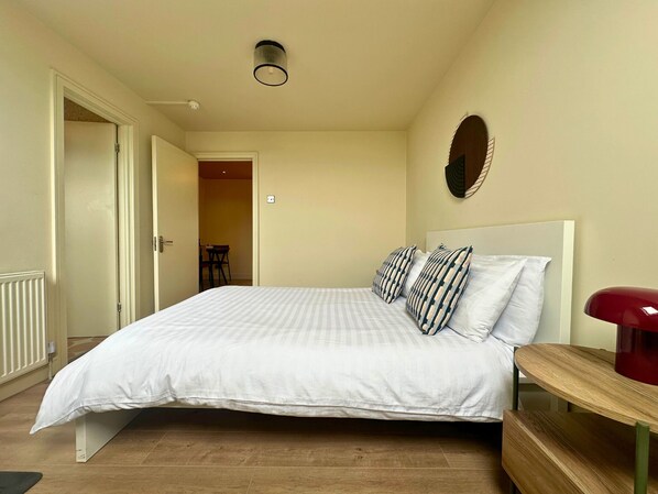 1 bedroom, desk, WiFi, bed sheets