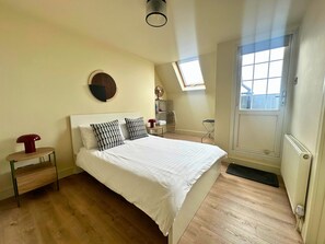 1 bedroom, desk, free WiFi, bed sheets