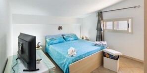 2 habitaciones, tabla de planchar con plancha y ropa de cama 