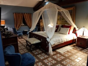 Premium bedding, memory-foam beds, free WiFi - Château des Périchons (Poncins)