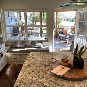 Smart-TV, Kamin, BĂŒcher