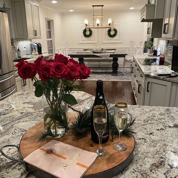 KĂŒhlschrank, Mikrowelle, Ofen, Herdplatte