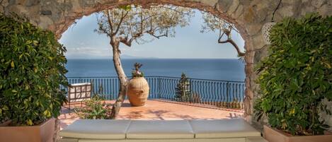 Tina de hidromasaje al aire libre