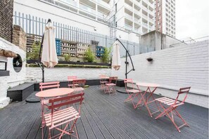 تناول الطعام بالخارج