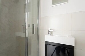 Shower - Sanitised Studio 5 (London)