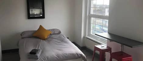 1 bedroom, desk, WiFi, bed sheets