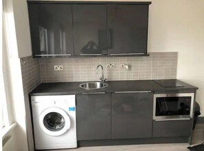 Microwave - Sanitised Studio with CoWorking Space Access (London)