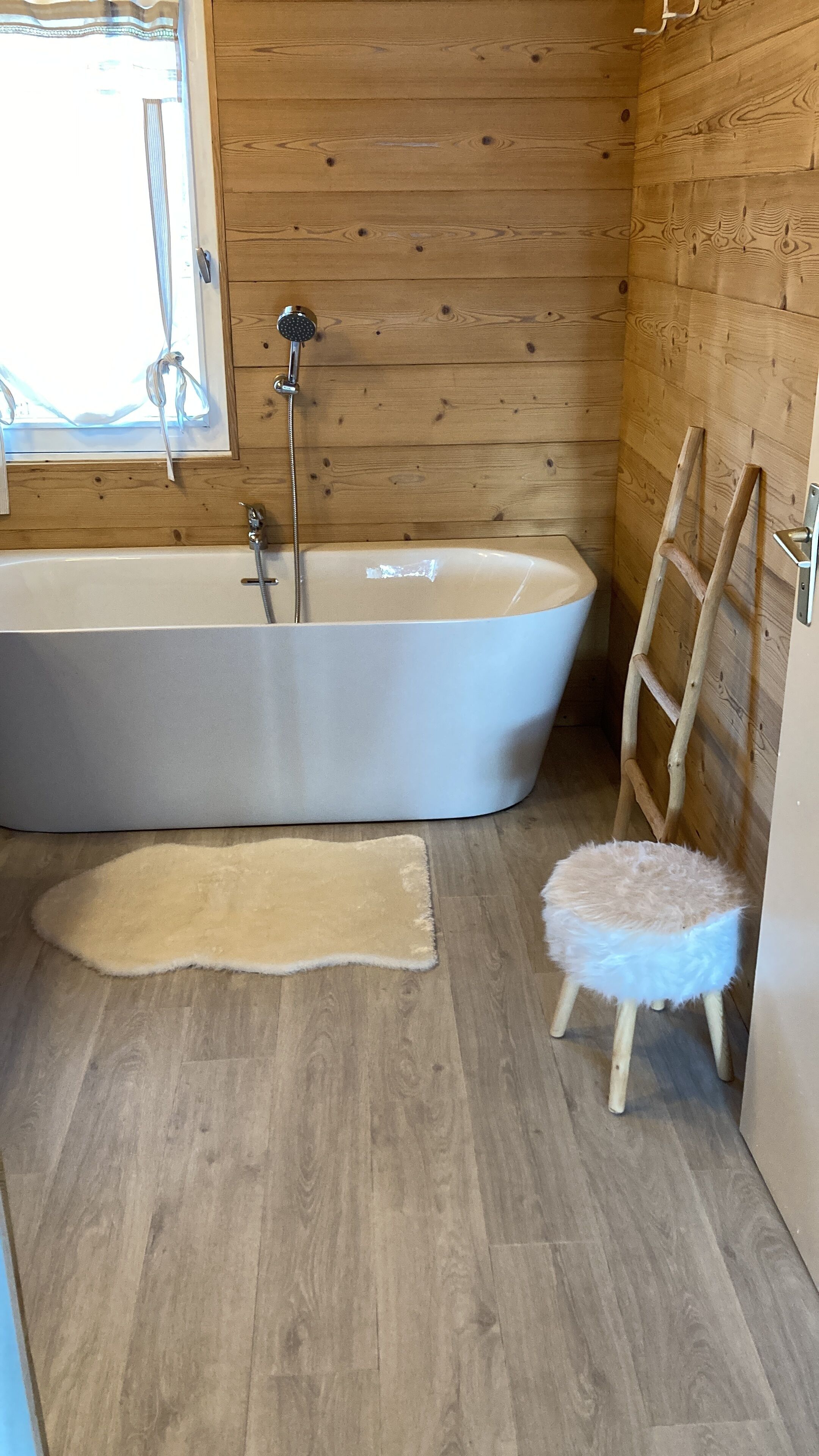 Combined shower/tub, hair dryer, towels, soap