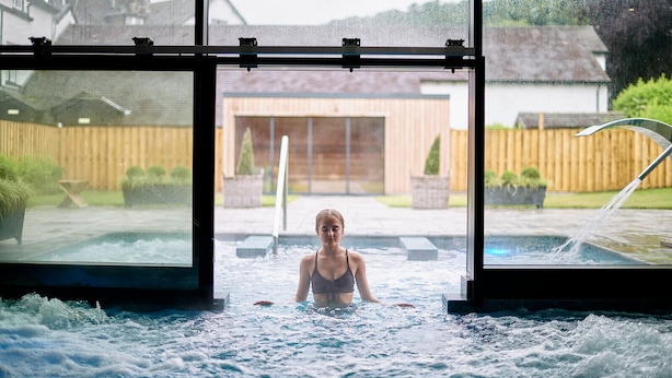 Sauna, hot tub, steam room, body treatments, hydrotherapy, aromatherapy