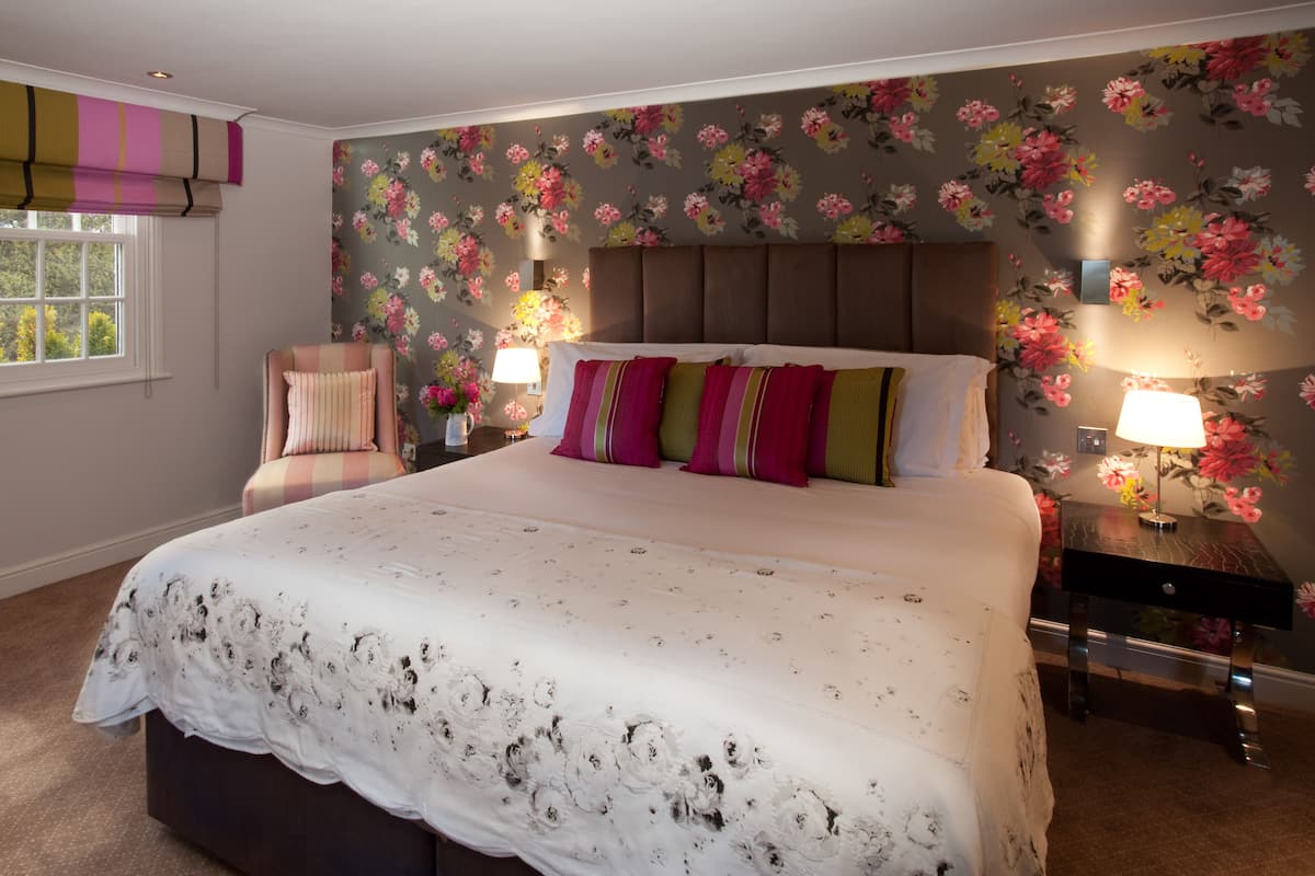 Lovely Room | Premium bedding, desk, iron/ironing board, free WiFi