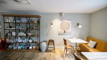 Sauna, hot tub, steam room, body treatments, hydrotherapy, aromatherapy