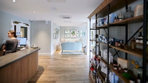 Sauna, hot tub, steam room, body treatments, hydrotherapy, aromatherapy