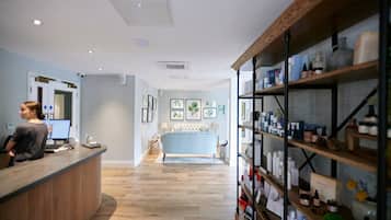 Sauna, hot tub, steam room, body treatments, hydrotherapy, aromatherapy