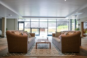 Sauna, hot tub, steam room, body treatments, hydrotherapy, aromatherapy