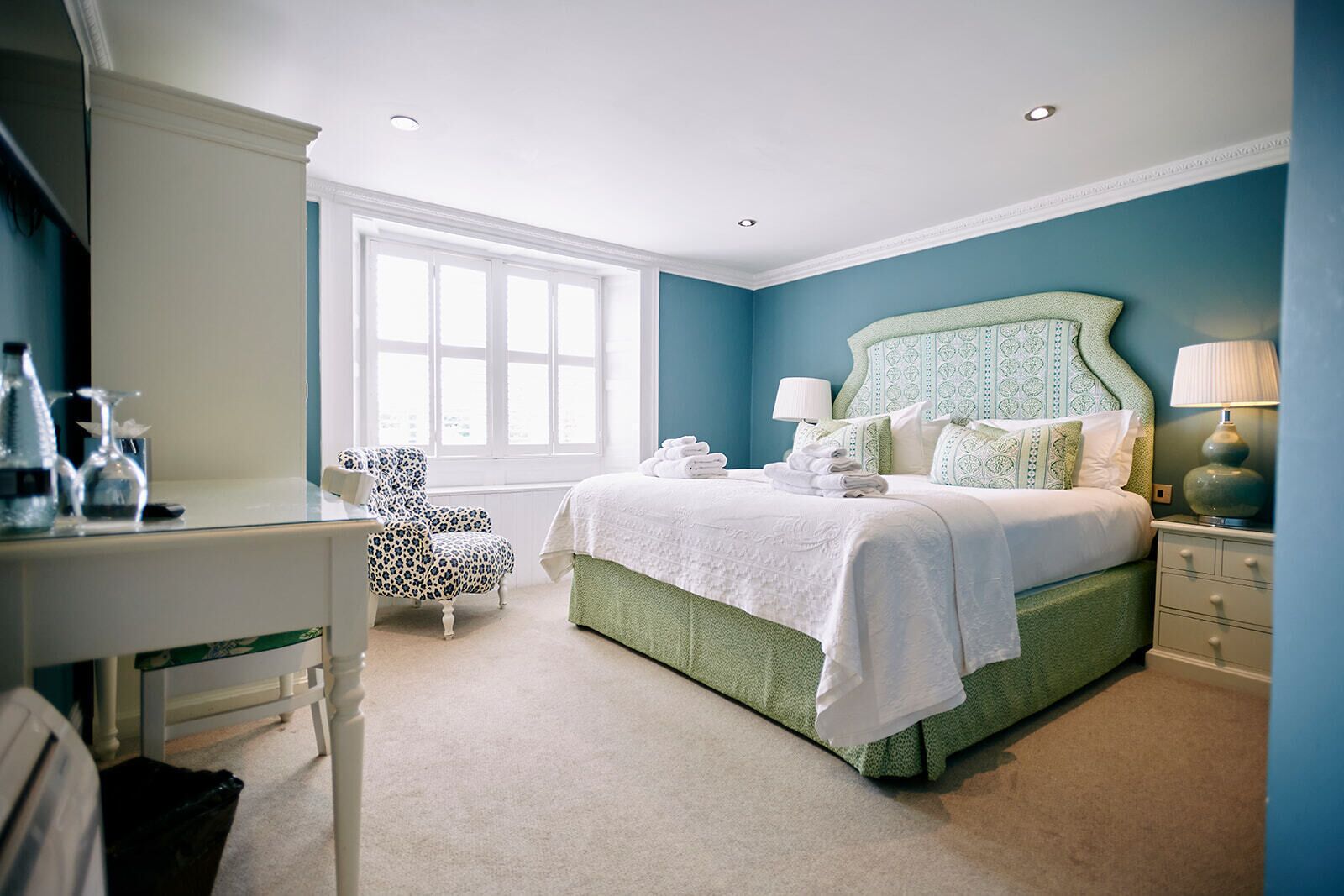 Premium bedding, desk, iron/ironing board, free WiFi