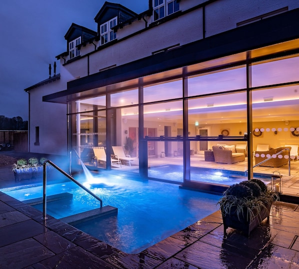 Sauna, bain à remous, hammam, soins corporels, soins d'hydrothérapie