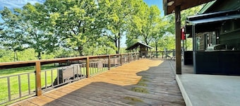 Seven Oaks sleeps 8, outdoor adventures