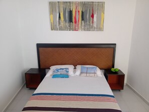 Laptop workspace, free WiFi, bed sheets - Las Palmas Hostal - Hostel (Cancun)
