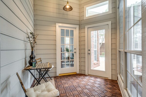 Interior - Family Escape ✓PETS OK Game Room Fenced Backyard (Plano)