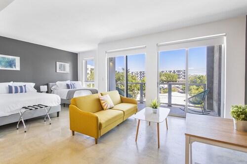 HOMI l Little Havana Suites