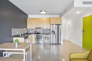 Deluxe Studio | Living area - HOMI l Little Havana Suites (Miami)