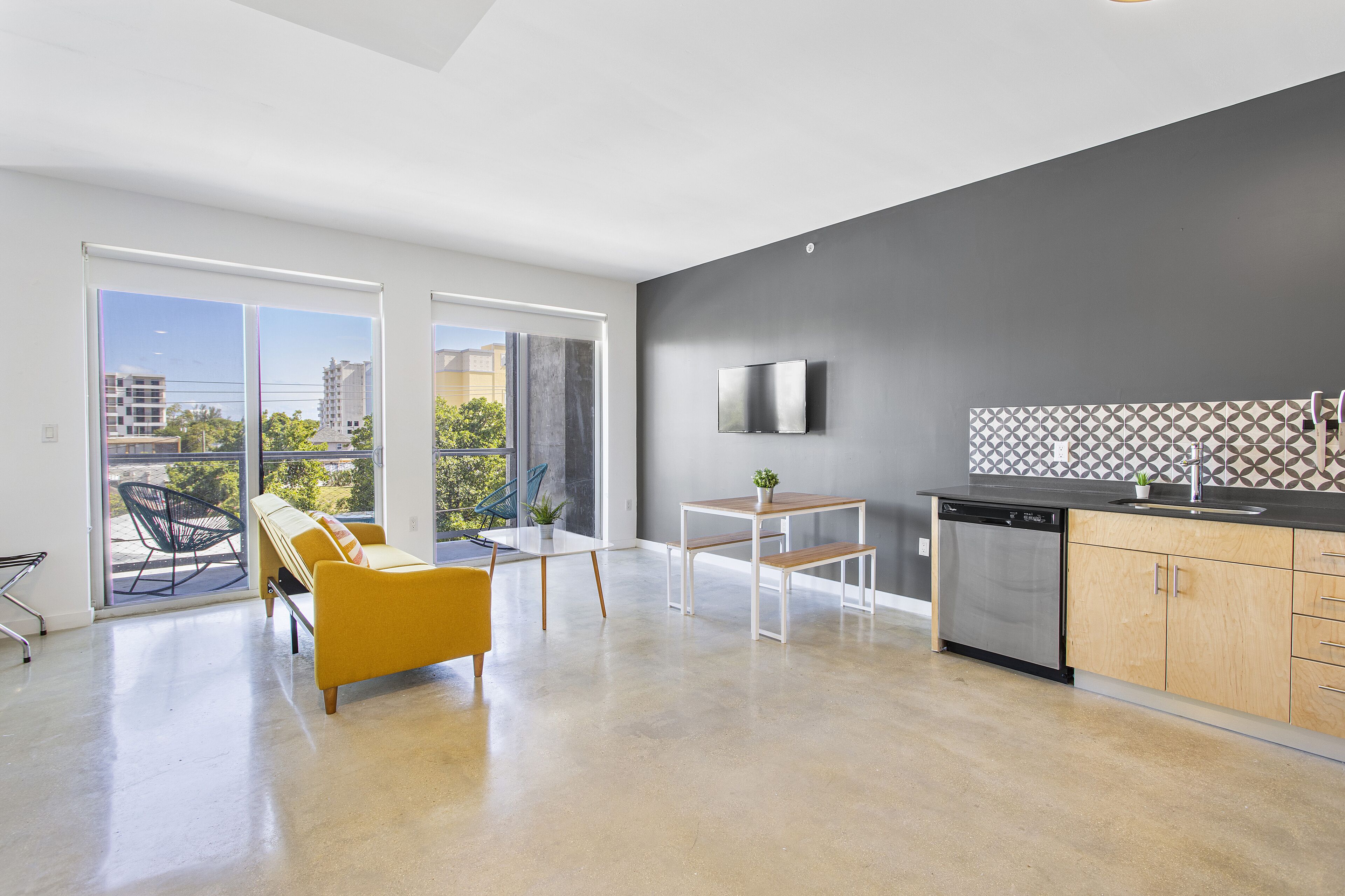 Deluxe Studio | Living area