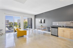 ดีลักซ์สตูดิโอ | บริเวณนั่งเล่น