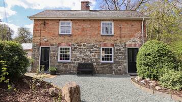 Cottage | Front of property