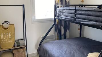 2 chambres, fer et planche à repasser, lit parapluie, accès Internet