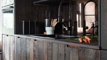 Cottage | Private kitchen | Fridge, microwave, oven, stovetop