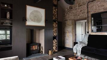 Cottage | Living room | Fireplace