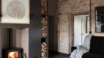 Cottage | Living room | Fireplace