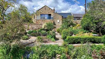 Cottage | Property grounds