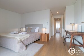 2 chambres, bureau, fer et planche à repasser, accès au Wi-Fi (inclus)