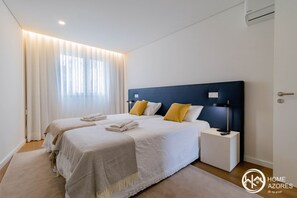 2 chambres, bureau, fer et planche à repasser, accès au Wi-Fi (inclus)