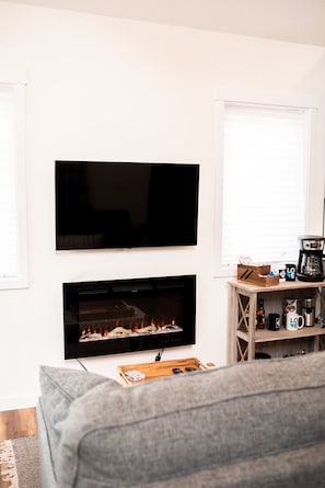 Interior - Ridge Way - Walk to Glen Arbor - Pet-Friendly - Close to Sleeping Bear Dunes (Glen Arbor)