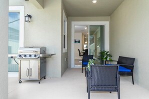 Outdoor dining - 4 Bedrooms, 3 bathrooms Townhouse (Kissimmee)