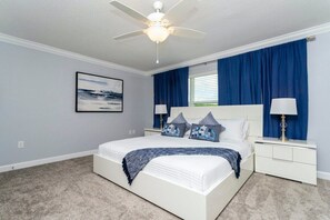 4 quartos, ferros/tábuas de passar roupa, berço de viagem