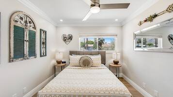 4 bedrooms, iron/ironing board, internet, bed sheets