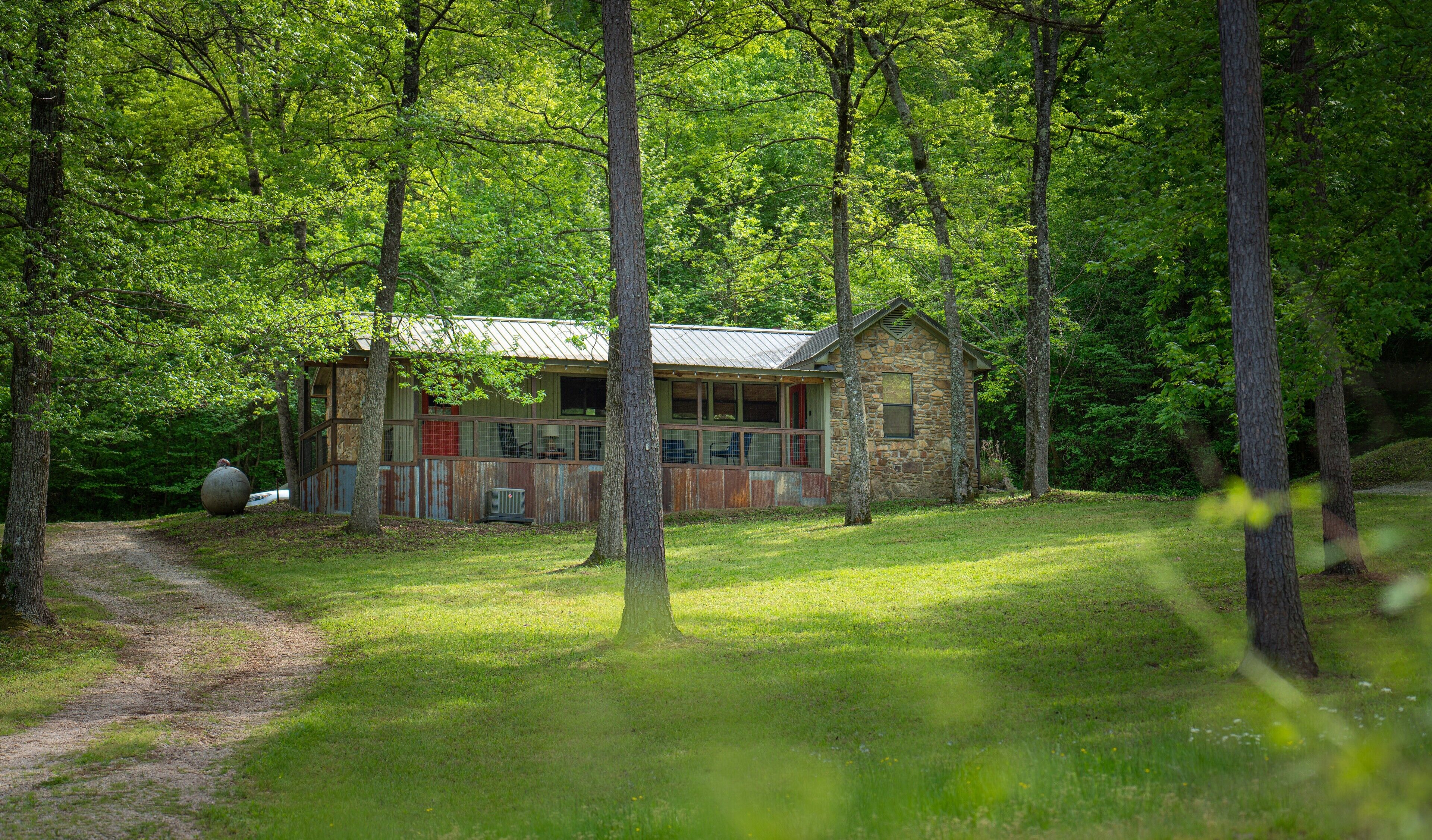 Sylamore Creek Retreat- with Creek Views