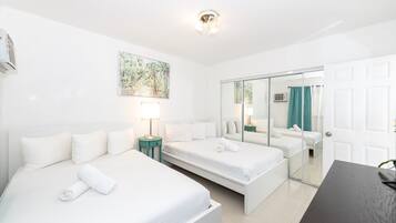 Traditional Apartment | Iron/ironing board, free WiFi, bed sheets