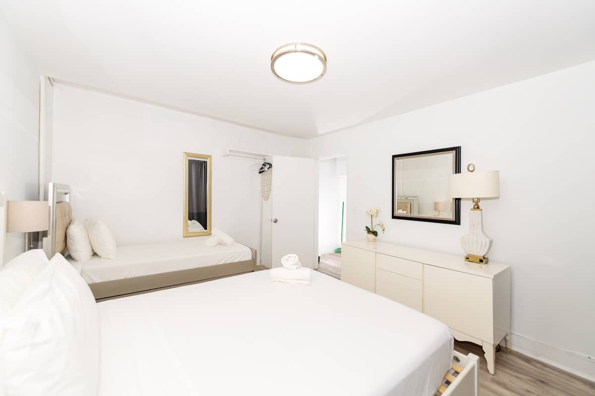 Superior Apartment | 2 bedrooms, iron/ironing board, free WiFi, bed sheets