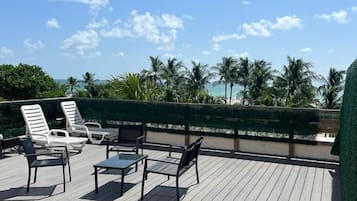 ๋๋ญ์ค ์คํ๋์ค | ํ
๋ผ์ค/ํํฐ์ค