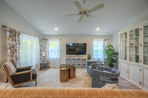 تلفزيون ذكي، كرة قدم الطاولة، تنس طاولة، كُتُب