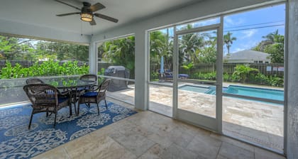Pool/Spa Home biking distance to the beach!