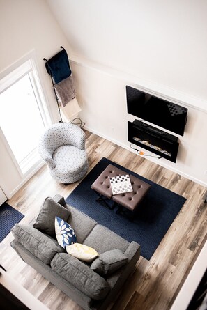 Smart TV, fireplace - Cranberry Ridge - Ridge Point (Glen Arbor)