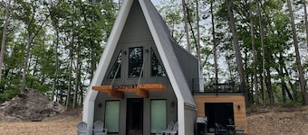 Ridge Point - Walk to Glen Arbor - Pet-Friendly - Close to Sleeping Bear Dunes