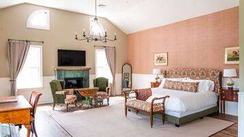Luxury Room 8 - The Henry, 1 King Bed, Fireplace | Premium bedding, down comforters, individually decorated
