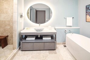 Combined shower/tub, bidet