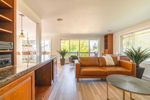 EV Charger Walk to Lake/ Minutes from Marymoor/Downtown/Seattle